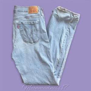 Light blue Levi 505 straight leg jeans.🦋